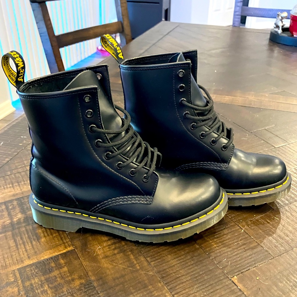 Dr Martens 1460 Smooth Leather Lace Up Boots